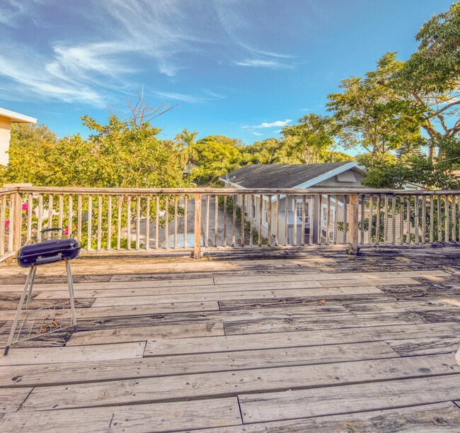 Building Photo - 505 S J St