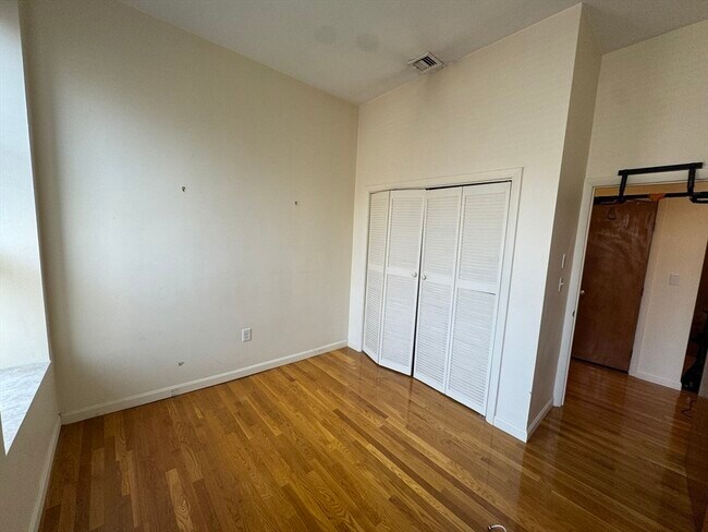 Foto del edificio - 176 W Springfield St