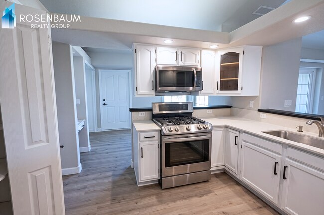 Building Photo - Charming 3-beds, 2-baths ranch-style home on a scenic hillside in Prescott Valley!