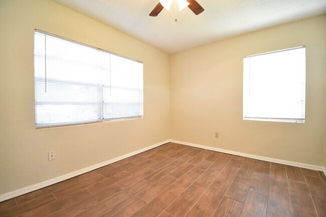 Building Photo - 3 br, 1 bath House - 1212 Jamajo Blvd