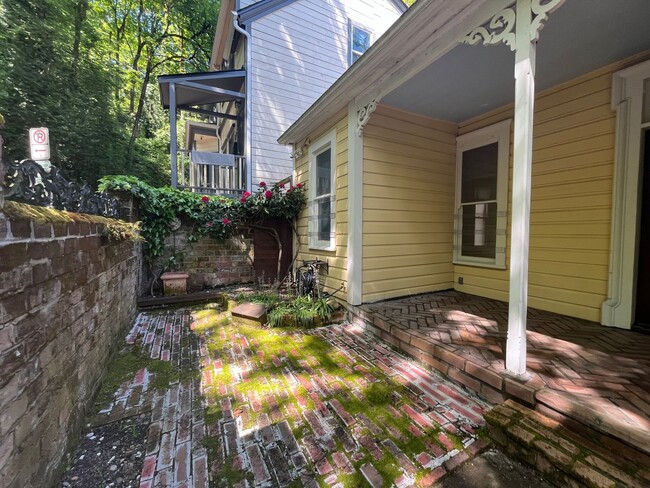 Foto del edificio - Charming 3 Bed 3.5 Bath home in Southwest ...