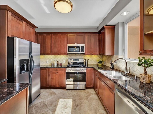 Building Photo - 11280 La Maida St