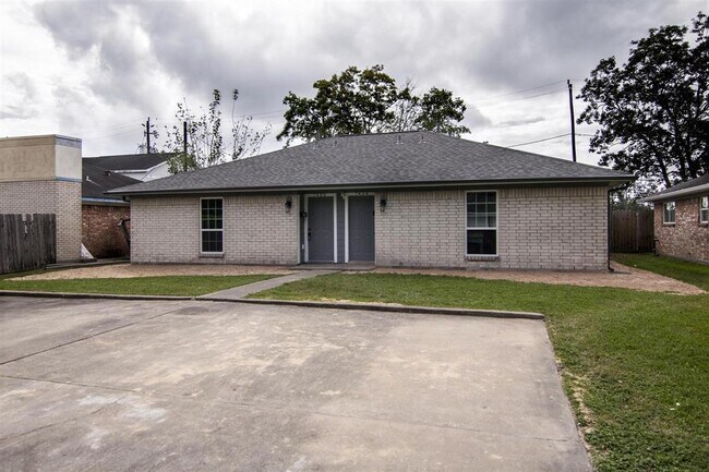 Foto del edificio - 7436 Aljean Ln