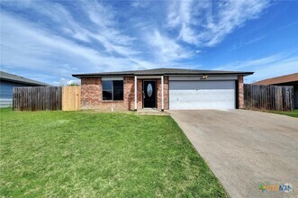 Building Photo - 2703 Casey Dr