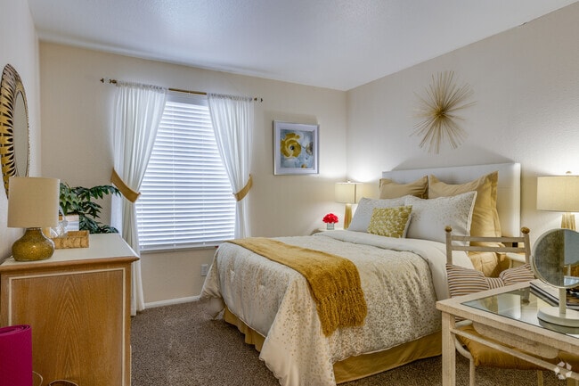 Palm Springs, 2 BR, 2 BA - 1,050 SF - Palm Villas at Whitney Ranch