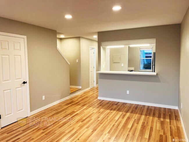 Building Photo - 1502 Parkwood Pl