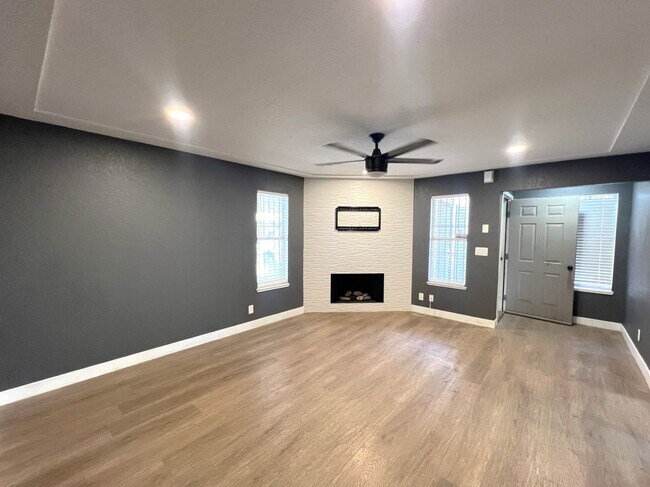 Foto del edificio - 2-Bedroom, 2-Bath Unit – North Las Vegas