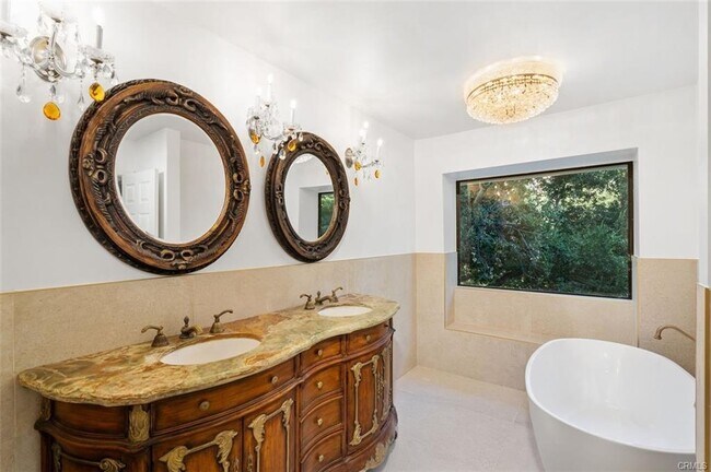 Foto del edificio - 119 Bell Canyon Rd