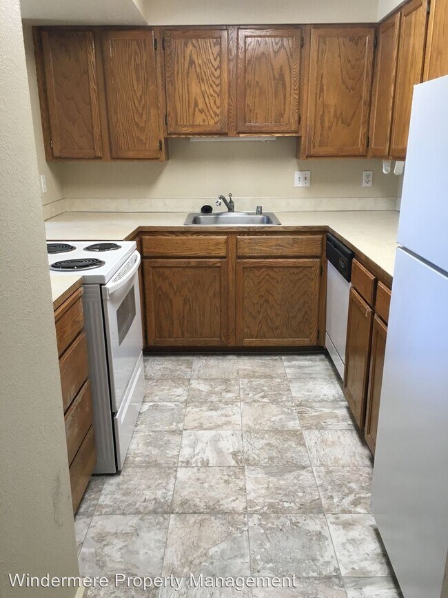 Building Photo - 2502 Douglas Ave