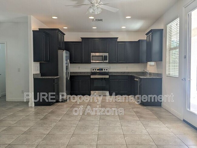 Foto del edificio - 247 N 69th Pl