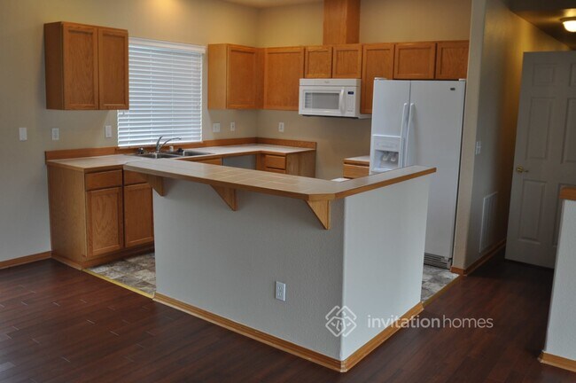 Building Photo - 3226 Lake Dr