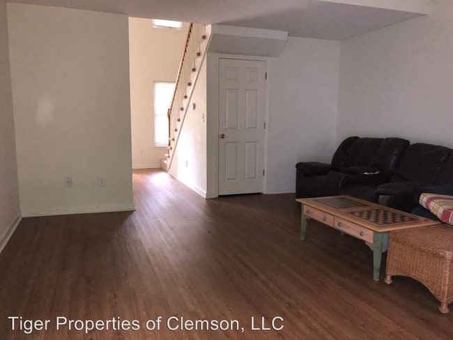 Building Photo - 3 br, 2.5 bath House - 254 Rock Creek Rd