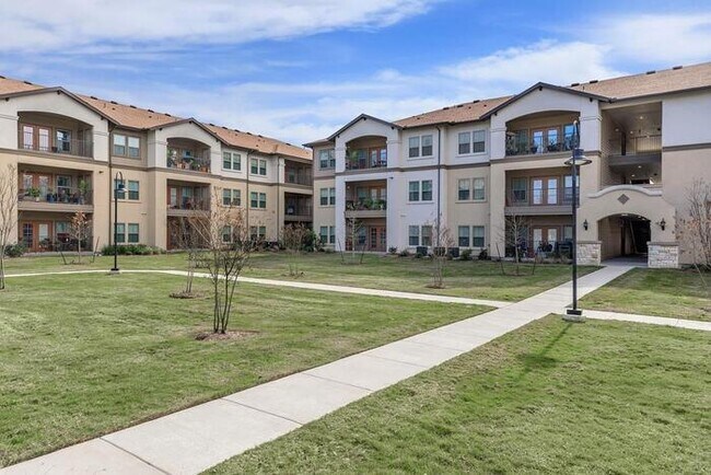 Foto del edificio - 1201 W Harris Rd