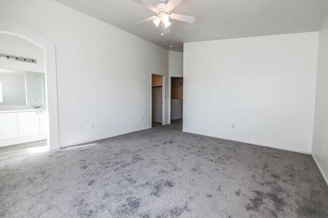 Foto del edificio - Modern Mountain’s Edge Townhouse with Community Amenities!