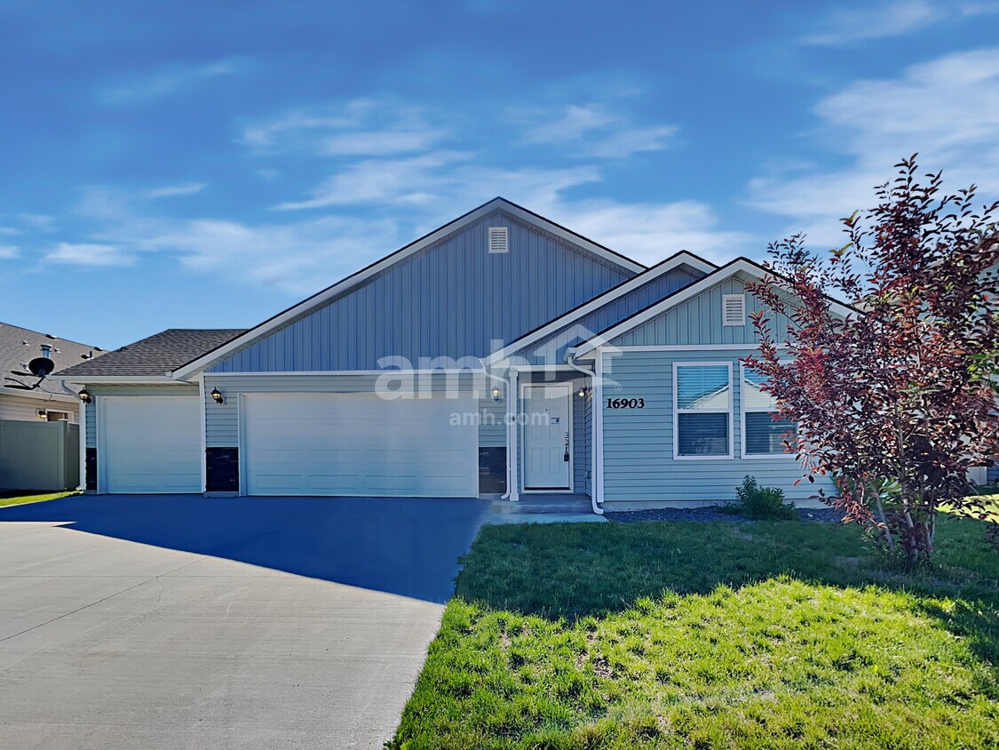 Foto principal - 16903 Bethany Ave