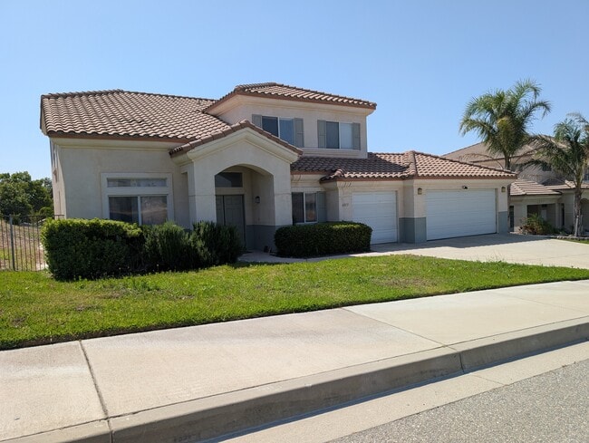 Building Photo - 6815 N Escena St