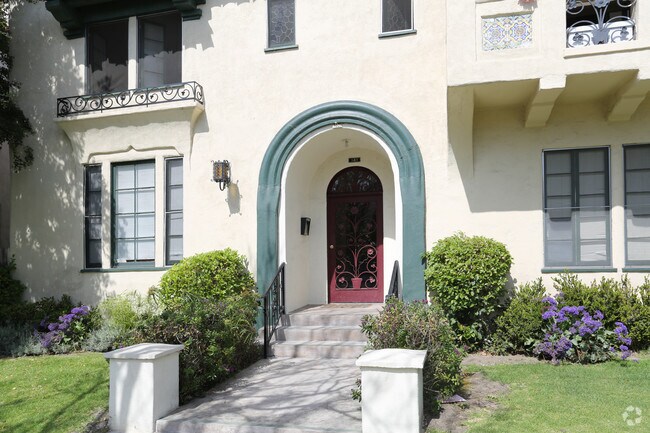 Foto del edificio - 141 S Elm Dr