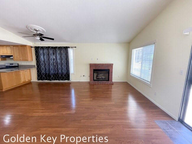 Building Photo - 2BR/2BA Single Level home in Vista Sandalwood Community! 2 Car Garage! Pool! Spa! Tennis/Basketba...