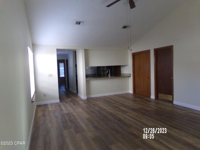 Foto del edificio - 5320 Garden Cove Rd