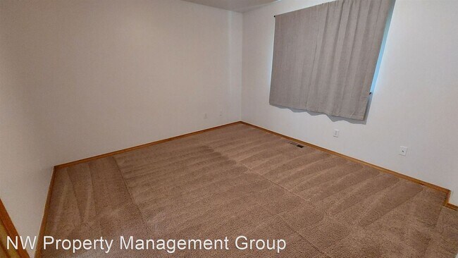 Building Photo - 3 br, 2 bath House - 4600 84th Street NE -...