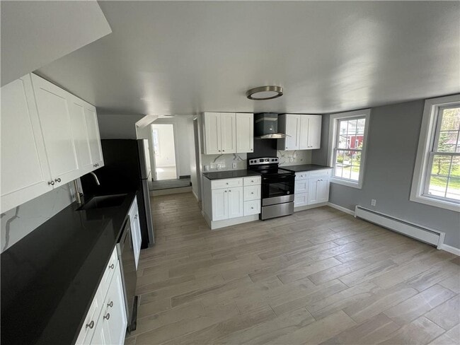 Building Photo - 19 Broadhead St