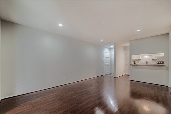 Foto del edificio - 2224 S Piney Point Rd