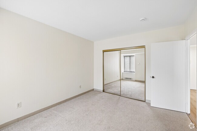 1BR,1BA - 589SF - Bedroom - Lakewood Apartments