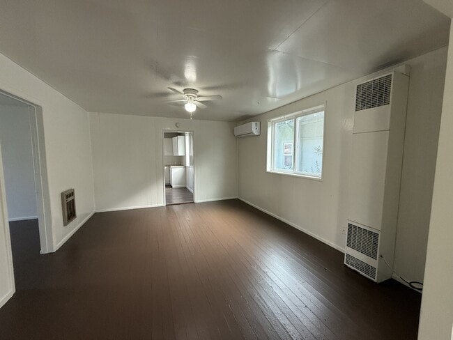 Building Photo - 328 SE Lane Ave