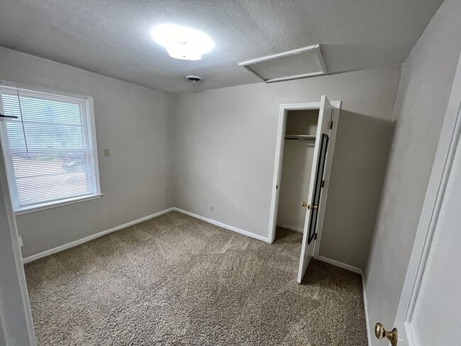 Building Photo - Updated 4 Bed, Across from KSU! Available Aug 1, 2026!