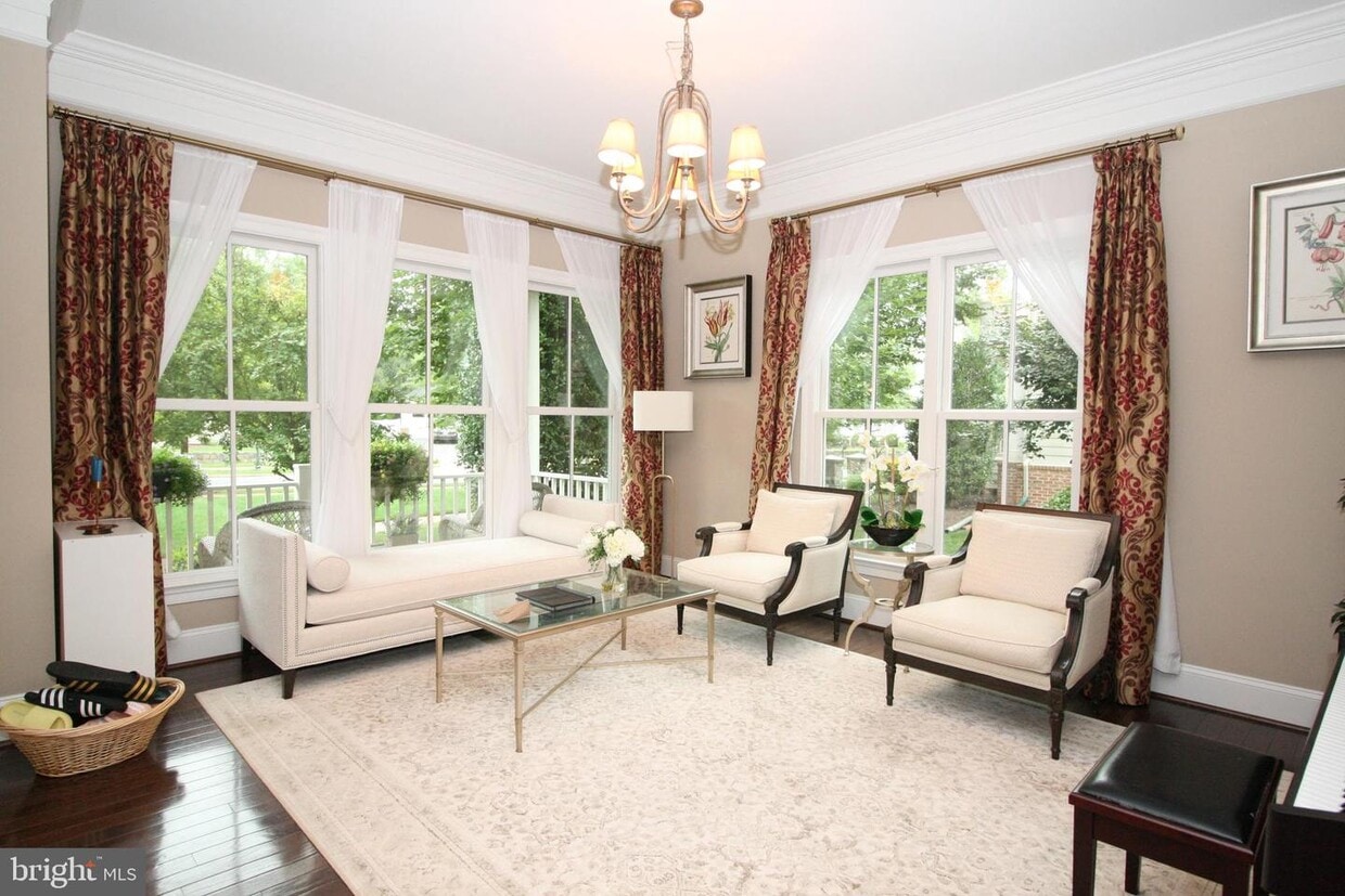 Primary Photo - 102 Bullard Cir