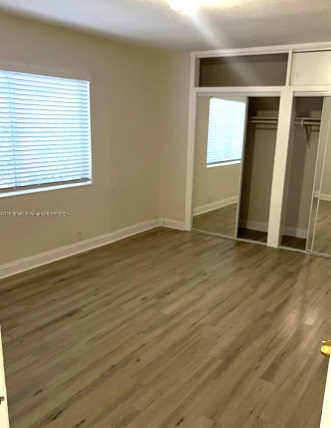 Foto del edificio - 8271 Crespi Blvd