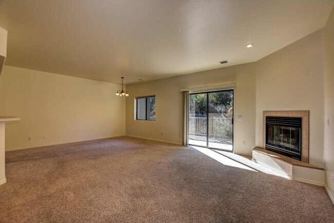 Building Photo - Boulder Park Townhome for Rent