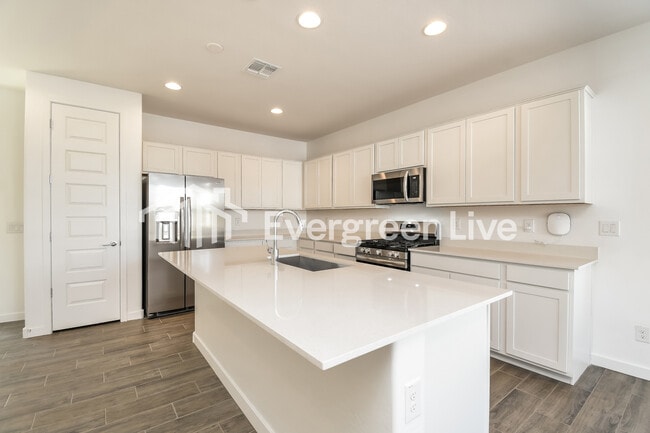 Building Photo - 10127 E Ulysses Ave