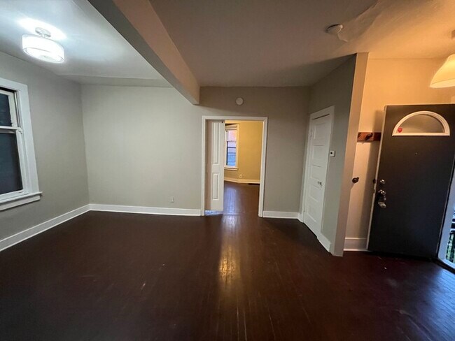 Building Photo - Large 2 Bed 2 Bath Home in Eastown For-Rent