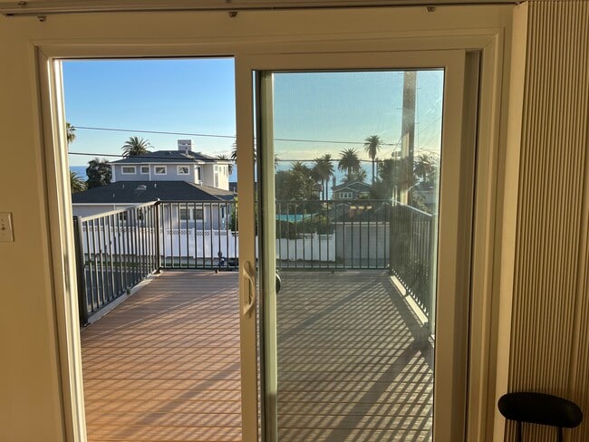 Deck Entrance - 906 W 37th St