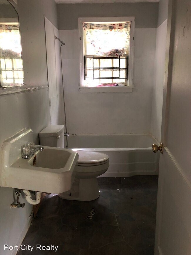 Building Photo - 2 br, 1 bath House - 1326 Summers St