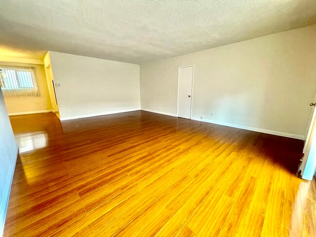 Building Photo - 1065 S Holt Ave