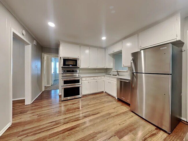 Foto del edificio - 805 Woodleigh Dr
