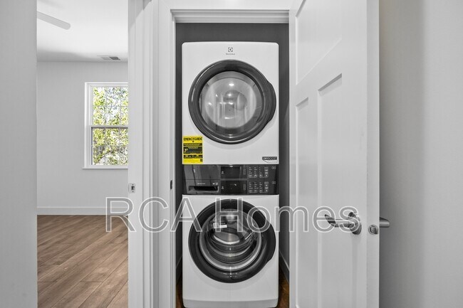 Foto del edificio - 2735 Guilford Avenue - C