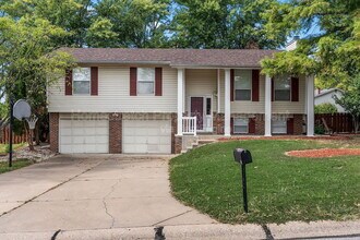 Building Photo - 33 Pershing Lake Dr
