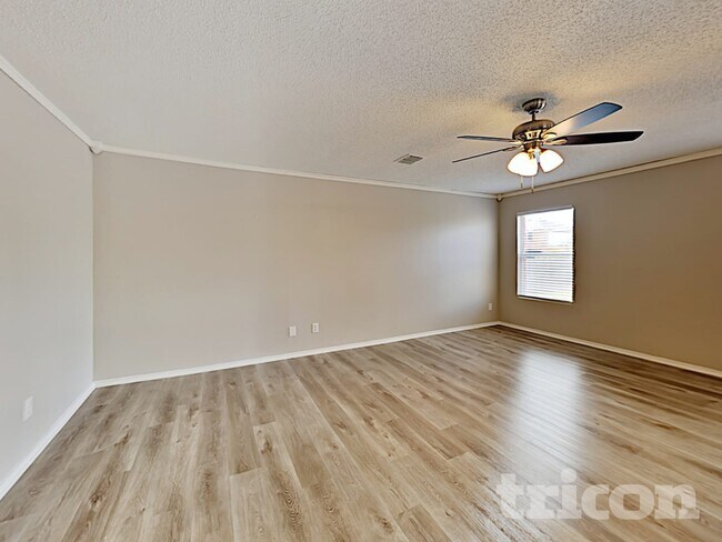 Foto del edificio - 1688 Wildrose Dr