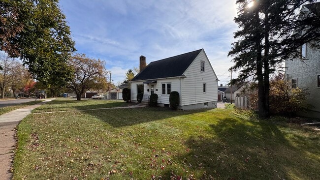 Building Photo - 120 Garden St