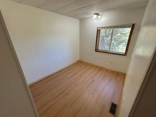 Foto del edificio - 1162 N 1340 E