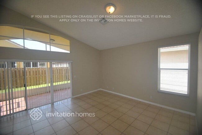 Building Photo - 9549 Lago Dr