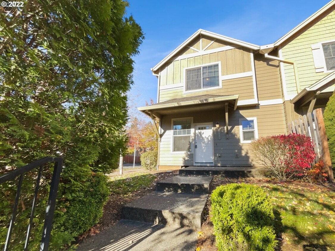 38653 Cascadia Village Dr, Sandy, OR 97055 Townhome Rentals in Sandy OR