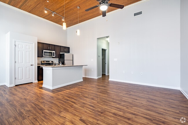 1BR, 1BA - 700SF - Lofts at Poplar Pointe