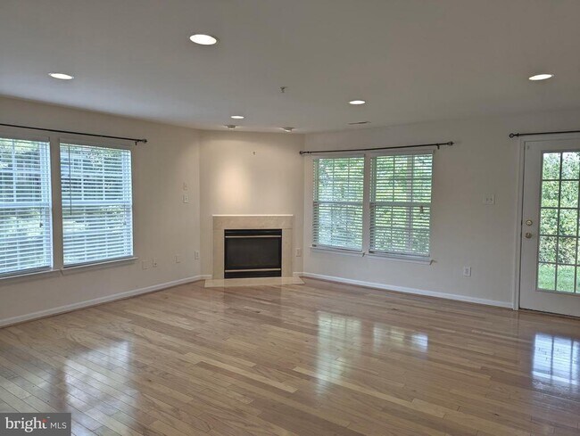 Foto del edificio - 8710 Stonehouse Dr