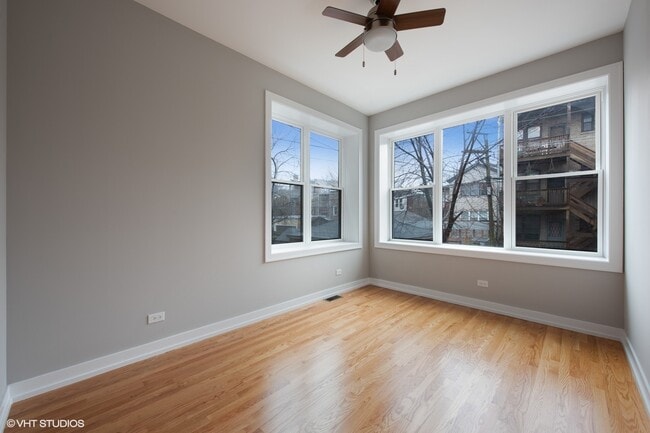 Building Photo - 2737 W Evergreen Ave
