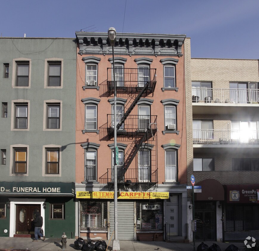 Primary Photo - 155 Greenpoint Ave