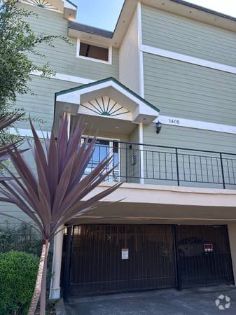 Building Photo - 1405 Oak Grove Ave